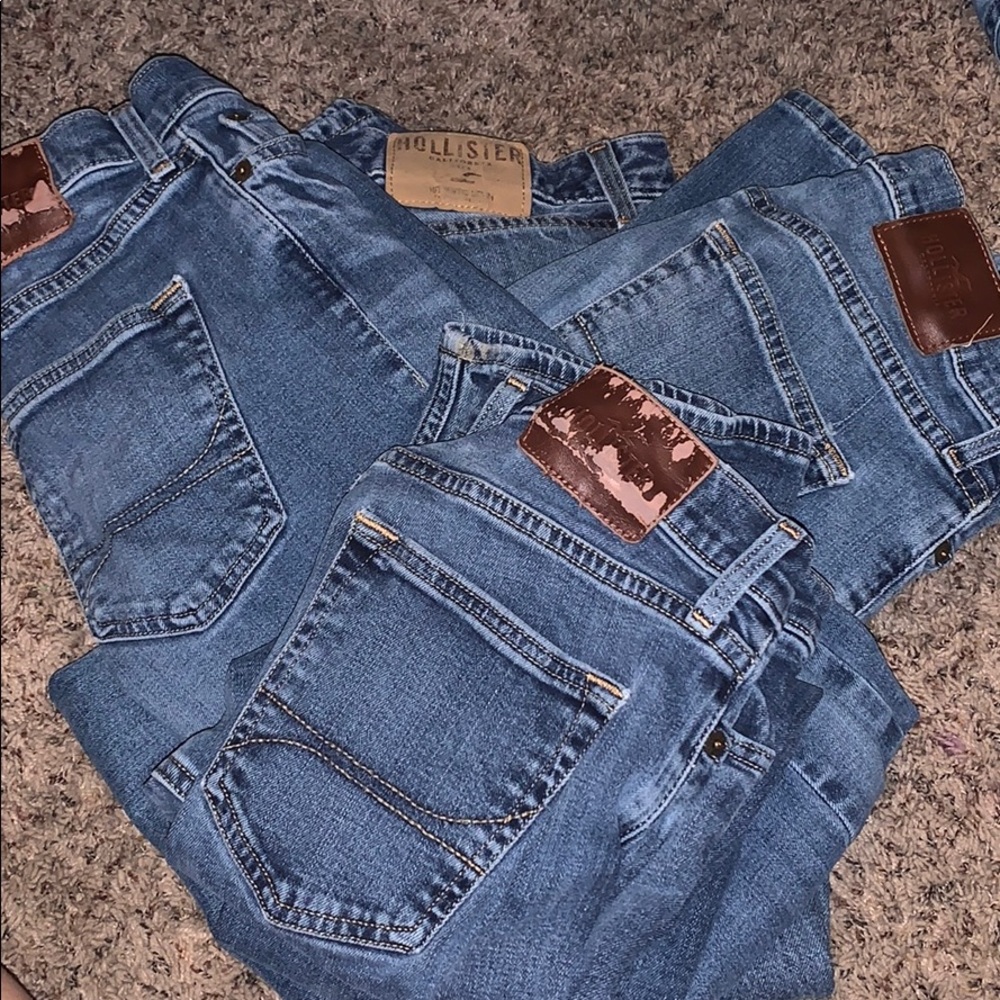 4 pairs of men’s hollister jeans